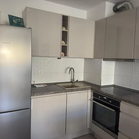 Nikolina アパート *